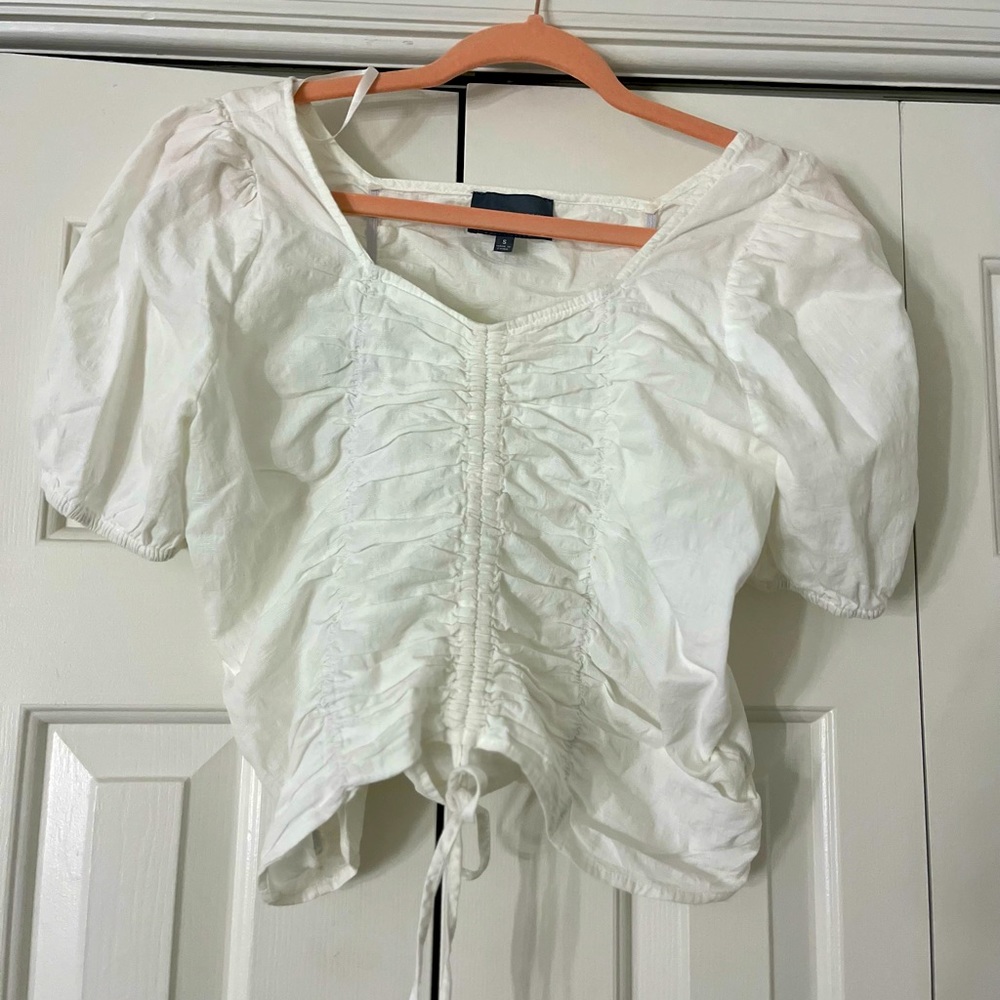 Hudson- white scrunched v-neck with tie.
